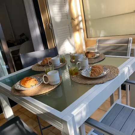 Coudou T2 Cosy à 2 Pas De La * Six-Fours-les-Plages